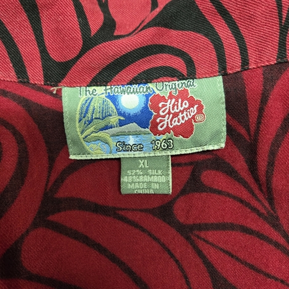 HILO HATTIE | Wood Button Down Blouse in Red Floral sz XL - Picture 5 of 6